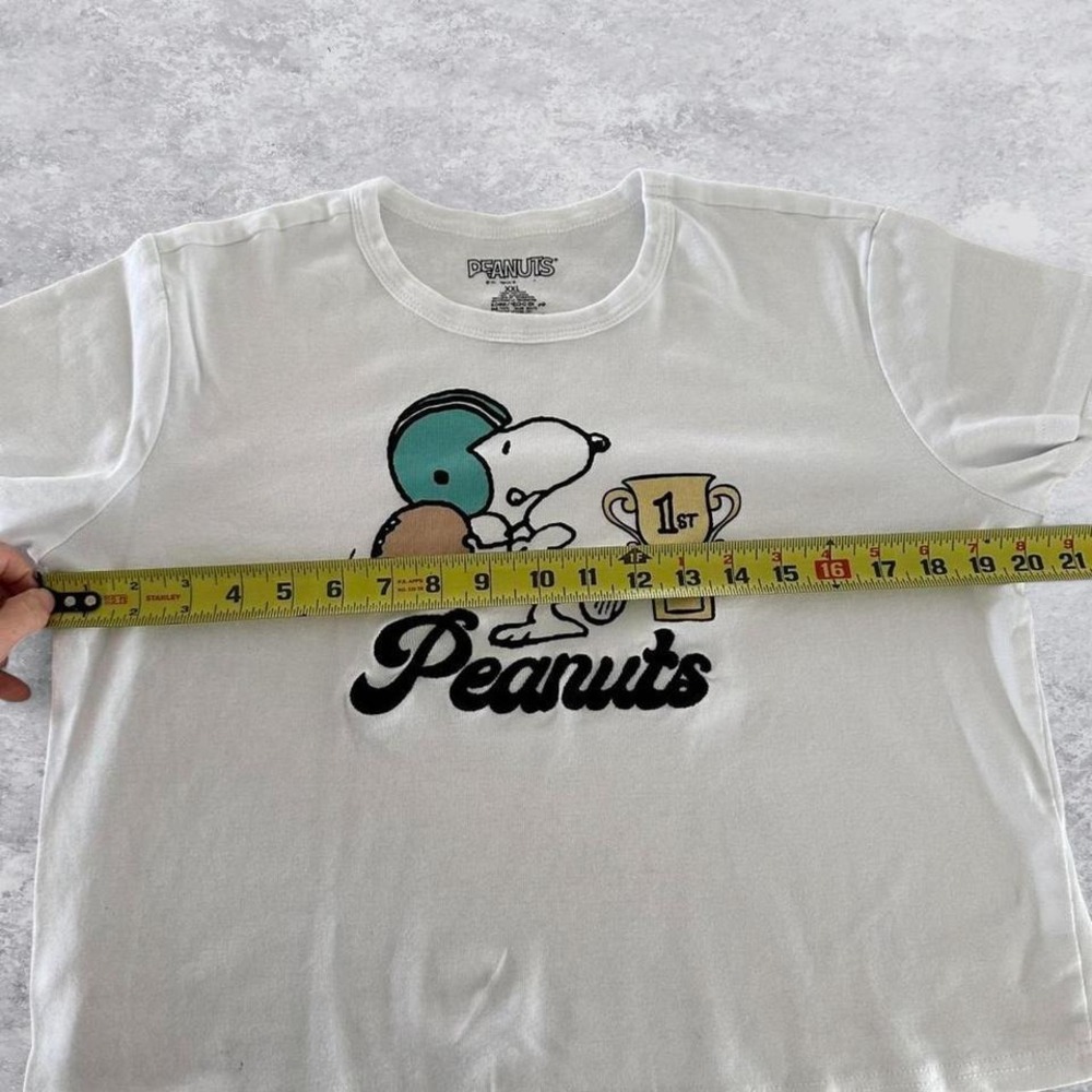 Peanuts Snoopy Football Graphic T-Shirt White XXL Short‎ Sleeve Cropped Boxy Tee - Picture 4 of 6